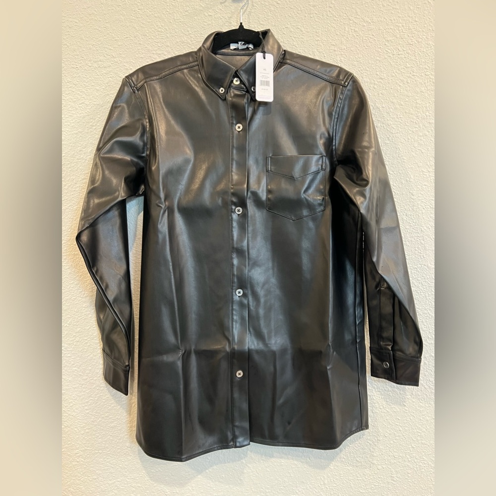 #960 NWT WeWoreWhat Black Button Down Shirt - Picture 5 of 10